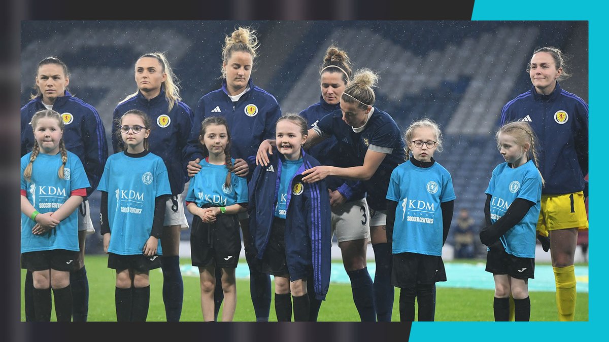 ScotlandNT's tweet photo. 🤩 @NicDoc11 keeping the mascots wrapped-up last night.

#SWNT https://t.co/zQS8AY7Xtq