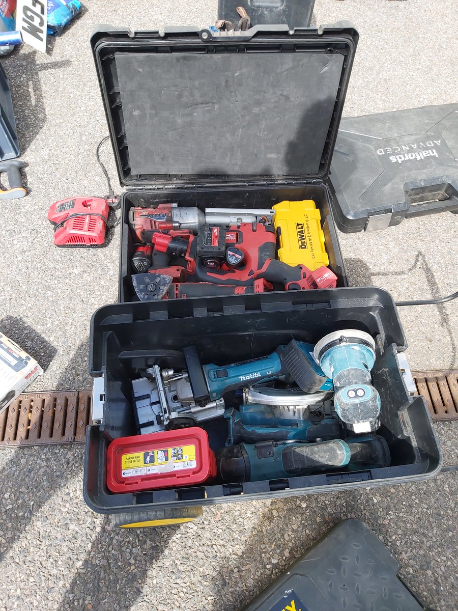 KPTacOps's tweet photo. #PTT2 sighted this vehicle. Checks identified it was linked to the theft of a van 2 nights before. With the assistance of ARV's and @EssexPoliceUK vehicle was caused to stop. In the boot was thousands of pounds of stolen power tools from hardworking professionals! #ToolsOnTour AM https://t.co/tWobbMuN8l
