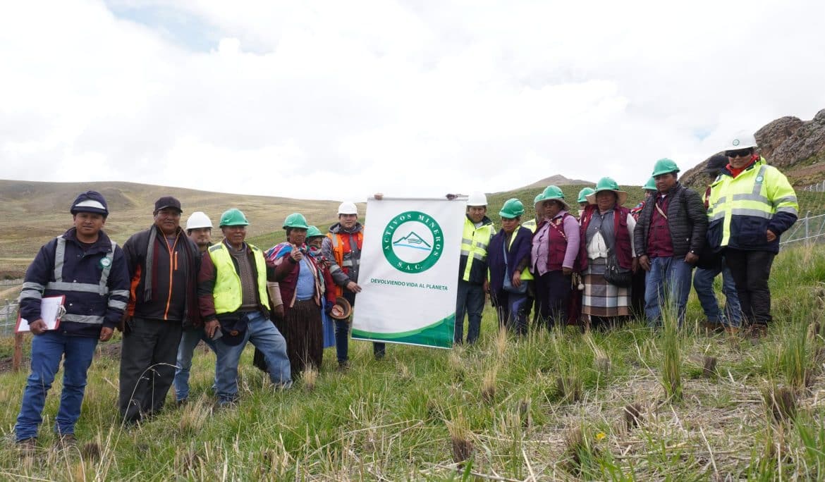 rumbominero's tweet photo. #ESGPerú 🇵🇪
@AmsacOficial REALIZÓ #MONITOREOS AMBIENTALES PARTICIPATIVOS EN CALIDAD DE #AGUA EN #PUNO
Cuencas de Illpa y río Tambo son recuperadas a través de proyectos de #remediación en los distritos San Antonio y Mañazo.

#RumboMinero #AmericaMining
https://t.co/F0Gyi6dPzV https://t.co/BGZ3J34aDz
