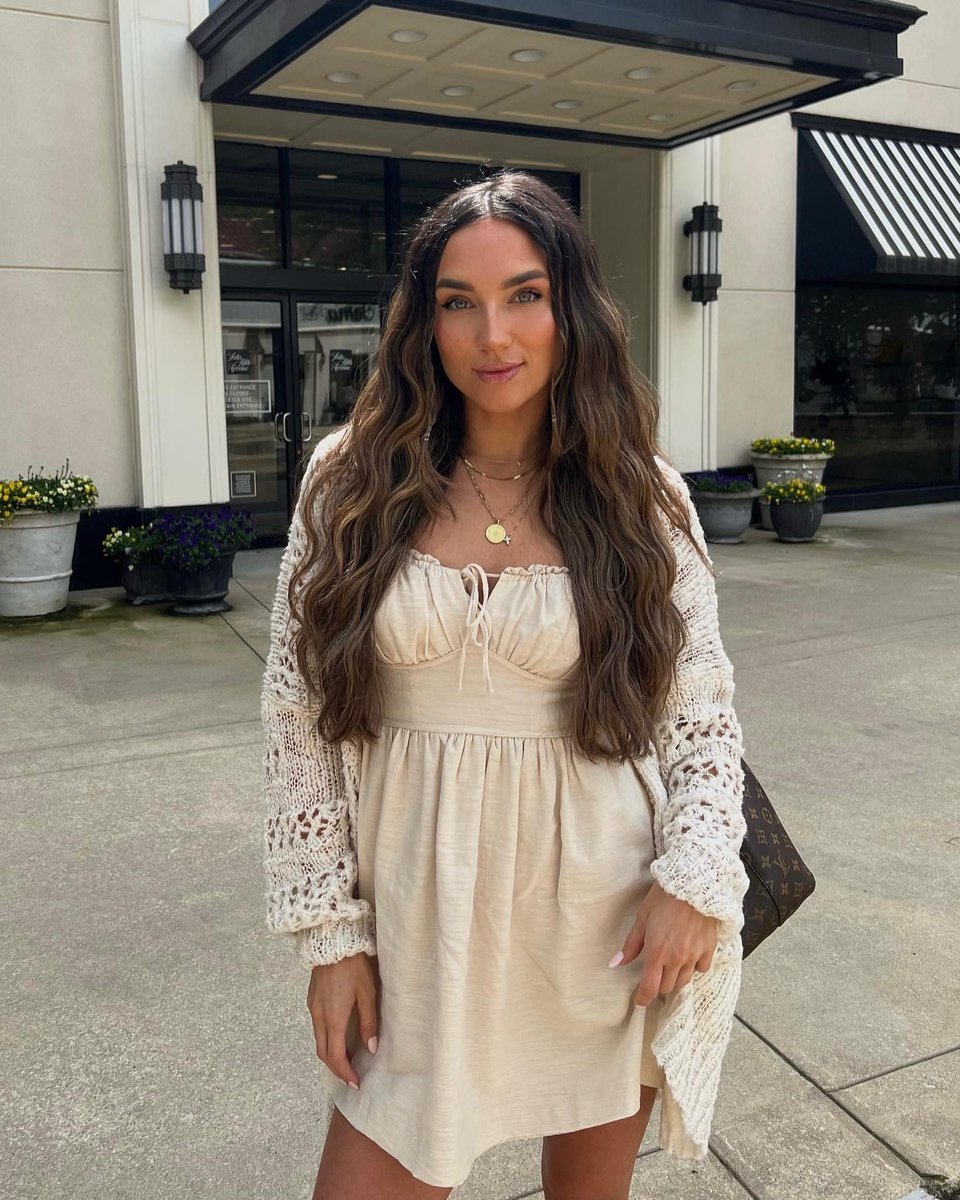 lulusdotcom's tweet image. the @lulus Darling Days Mini Dress has pockets? say less 😍 #lovelulus #lulusambassador #springdress #springfashion
📸: instagram.com/savrosee