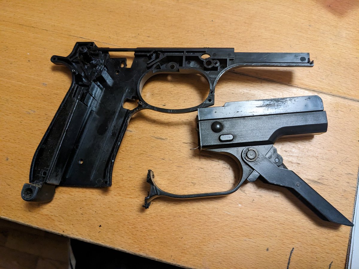 b935b935's tweet image. 16日のみんなの森行きは、仕事が入りだめになった😭
カチャパン祭りは行くぞ〜
急遽思い立って、カチャパン93Rでっち上げ中😅
#春のカチャパン祭り
#みんなの森
#93R 
#みん森