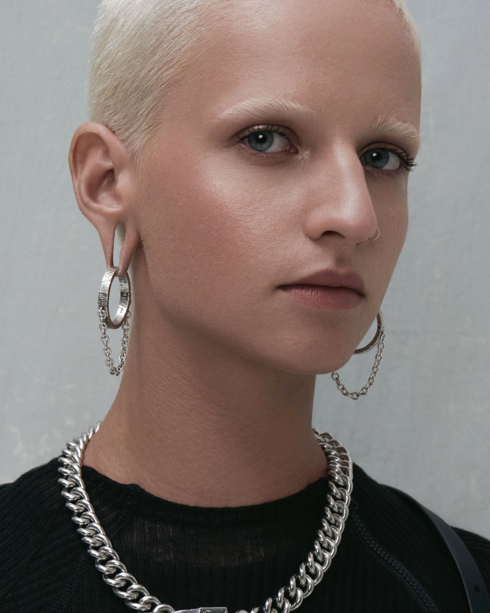 AskEmblaStore's tweet photo. Strength and defiance meet in style when you wear our Crux Chain Hangers – grunged, gritty and bold hoops linked to free-moving chain drops for edgy, moving statements.

Make them yours at https://t.co/lo7D11MSjM.

-

#askandembla #askemblastore https://t.co/RjROhEU3ee