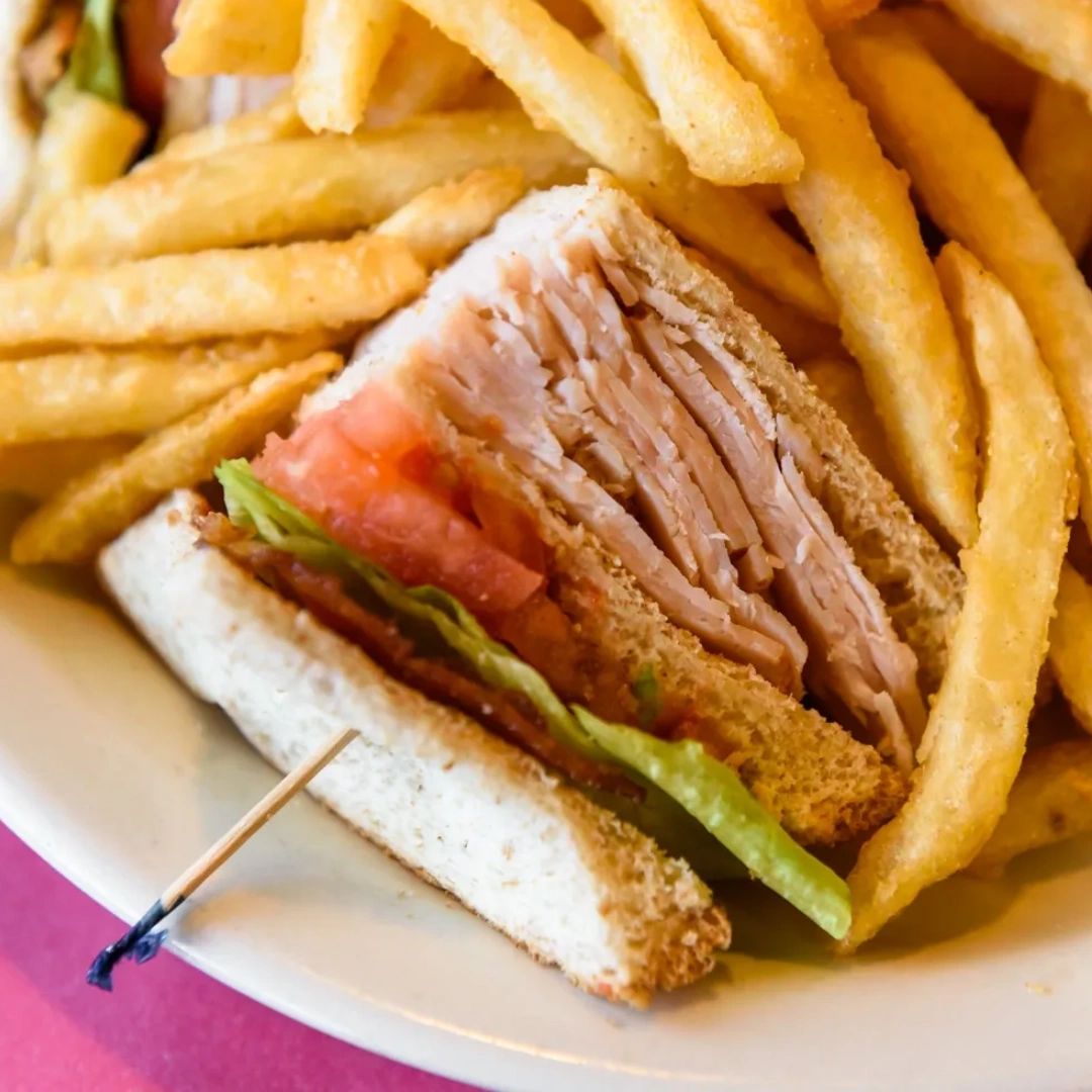 DuffysTavernFL's tweet photo. Comfort comes in so many forms. The club sandwich is, most definitely, our favorite. https://t.co/7ZOHraYhXV