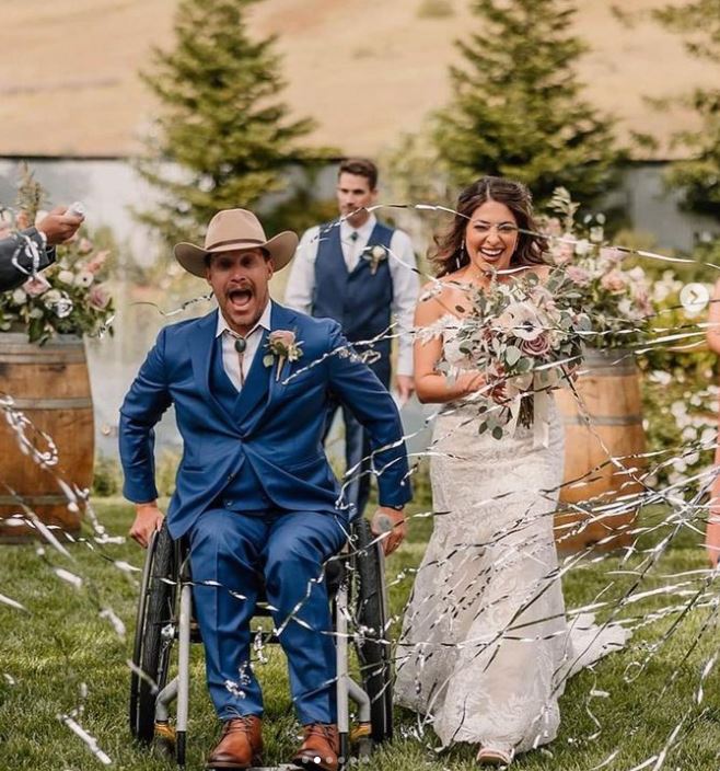 Congrats to Parker and Elizabeth who were married last year! They met on Tinder in 2016 and were engaged by 2021. Parker was paralyzed in 2013 after a fall from a balcony. Photo by instagram.com/spiritedphotoa… #wheelchairwedding