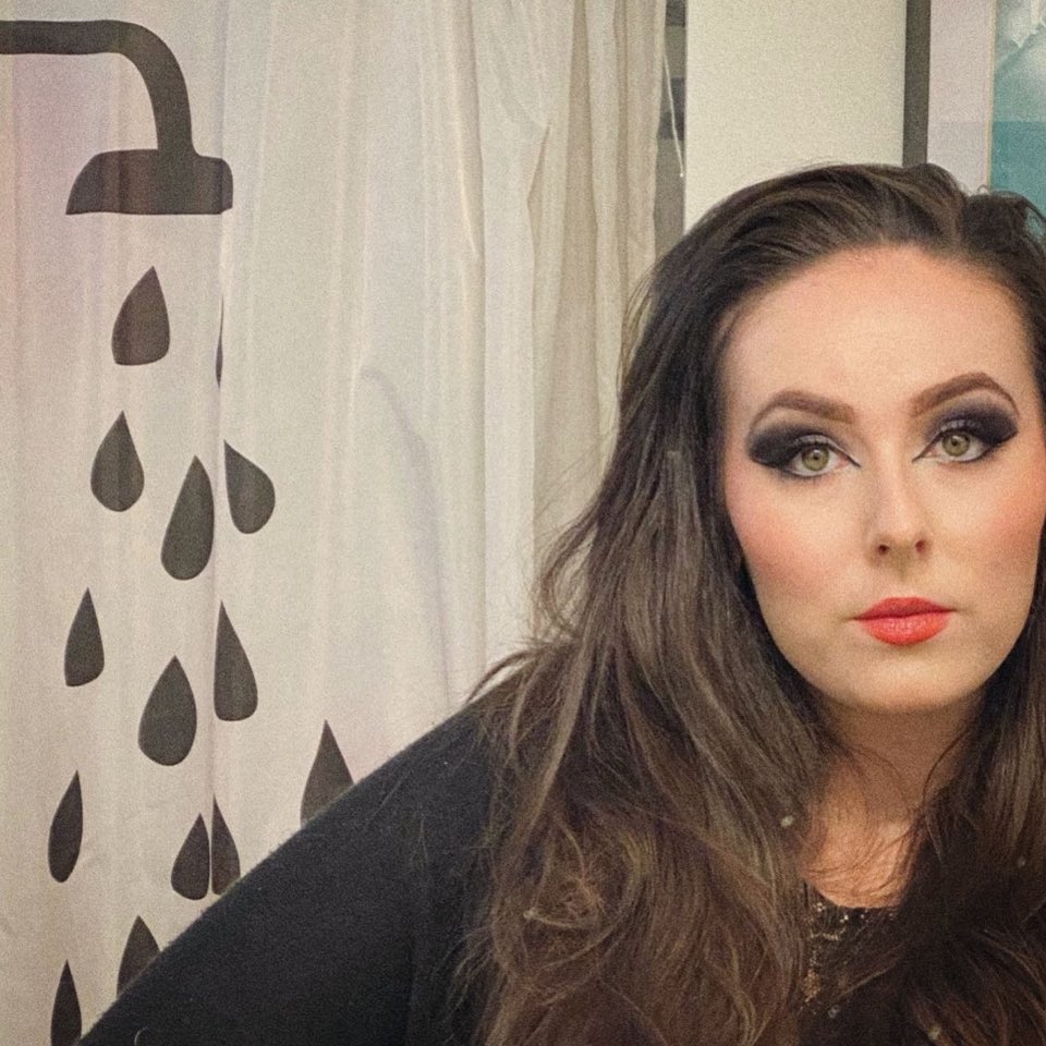 alynni8's tweet photo. what like? πΏ
#FancyWednesday #VillianEra #makeup #twitch https://t.co/Kx60QEg5AM