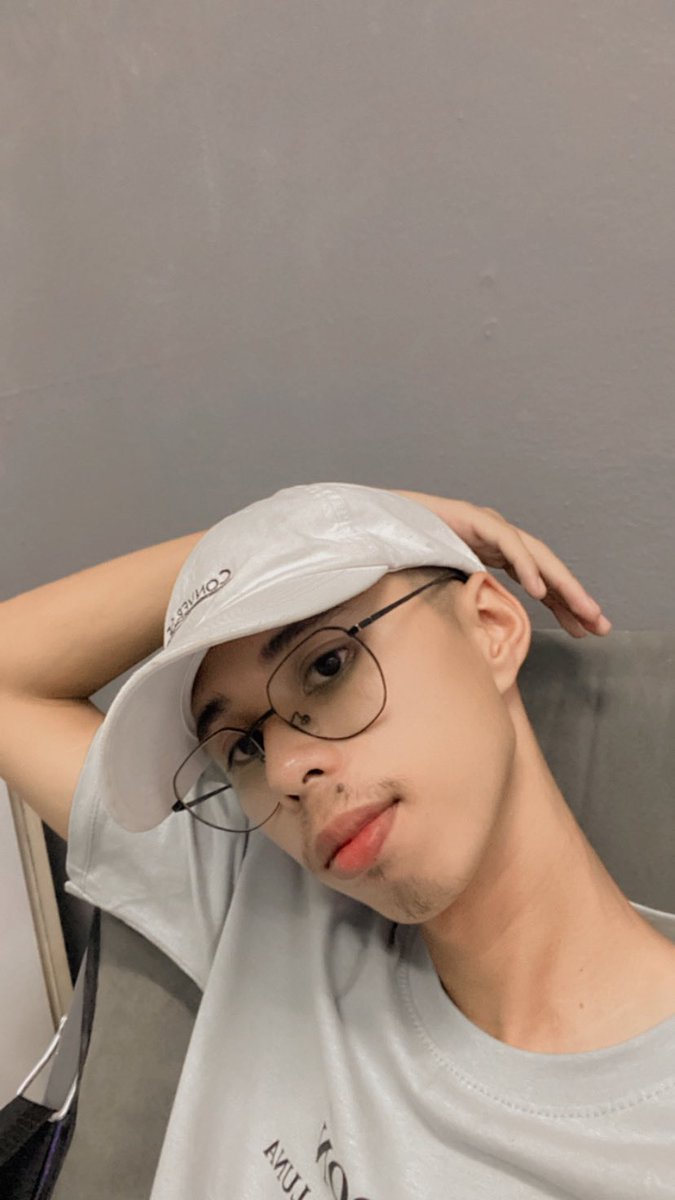 XUNYO2's tweet photo. ข้างนอกร้อน ไปนอนห้องเธอได้มั้ย🥺#กาญจนบุรี https://t.co/OG3oTLQCia