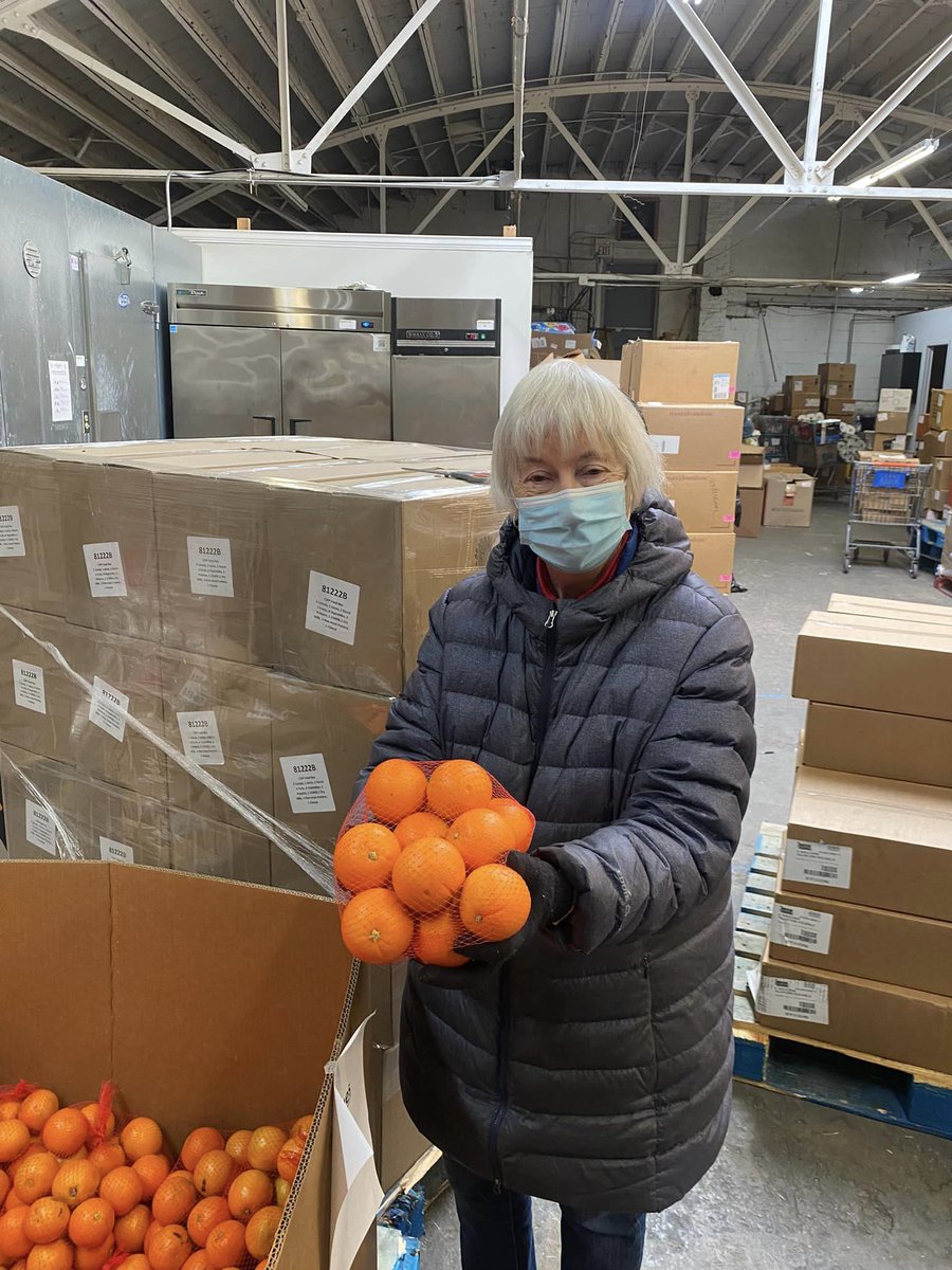 mlmkc's tweet photo. Each month MLM hands out commodity boxes, pantry boxes, and fresh produce to over 300 low-income seniors. We can always use an extra pair of hands during Senior Box Week! If you are interested in volunteering contact Rebecka at rebeckanoel@mlmkc.org #mlmkc #volunteering https://t.co/YHVKXNnWxz