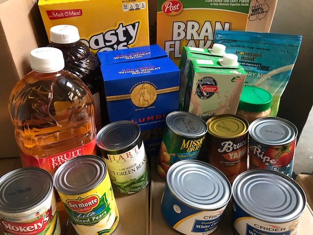 mlmkc's tweet photo. Each month MLM hands out commodity boxes, pantry boxes, and fresh produce to over 300 low-income seniors. We can always use an extra pair of hands during Senior Box Week! If you are interested in volunteering contact Rebecka at rebeckanoel@mlmkc.org #mlmkc #volunteering https://t.co/YHVKXNnWxz