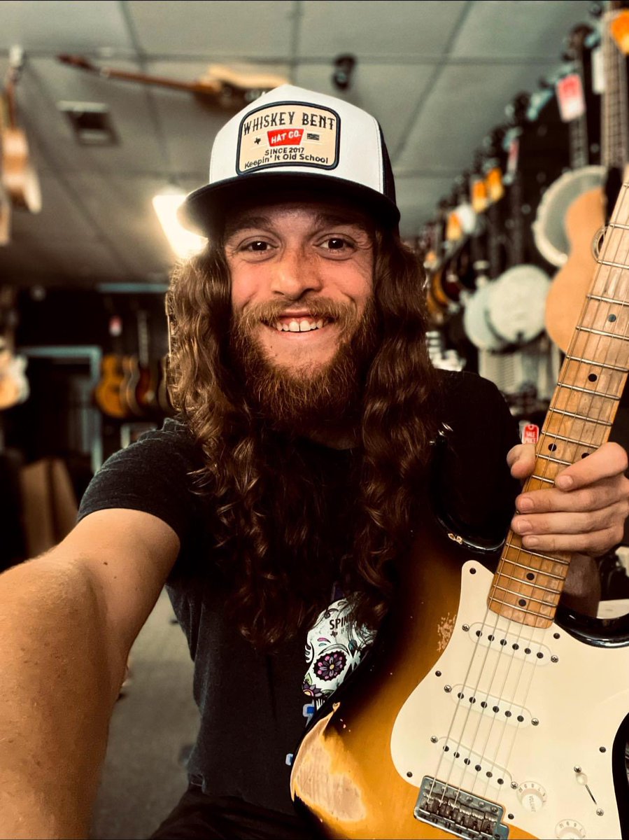 porter_shayne's tweet photo. Hanging around the guitar shop🎸🎸
#shopfly https://t.co/q4pC0HBfwd