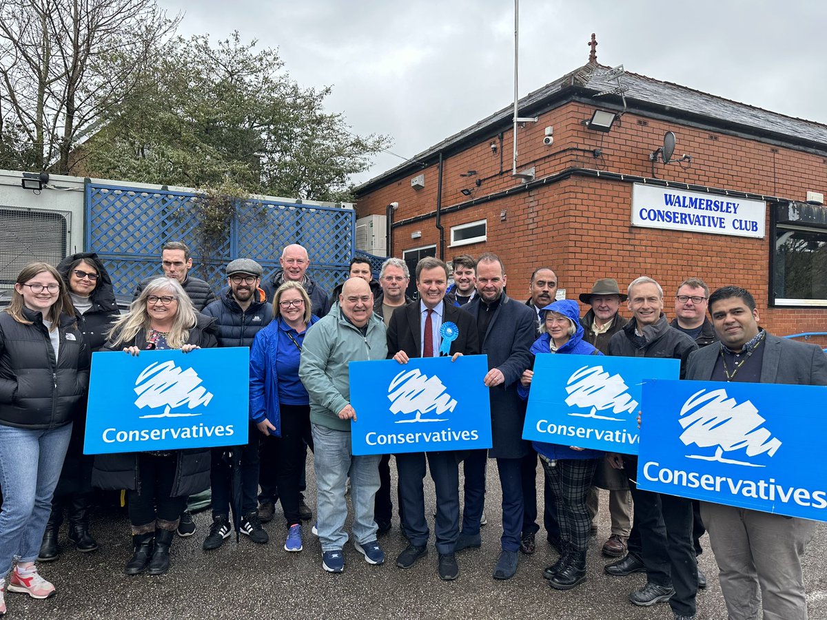 JamesDalyUK's tweet photo. 🔵☔️ Great to be joined by the fantastic @GregHands @Conservatives Party Chairman speaking to people in Walmersley today. 

✅ We have a positive vision for our town’s future and are working hard to deliver for you.

🗳️ On May 4th, vote for your local Conservative candidate. https://t.co/lf6imjRDJ8