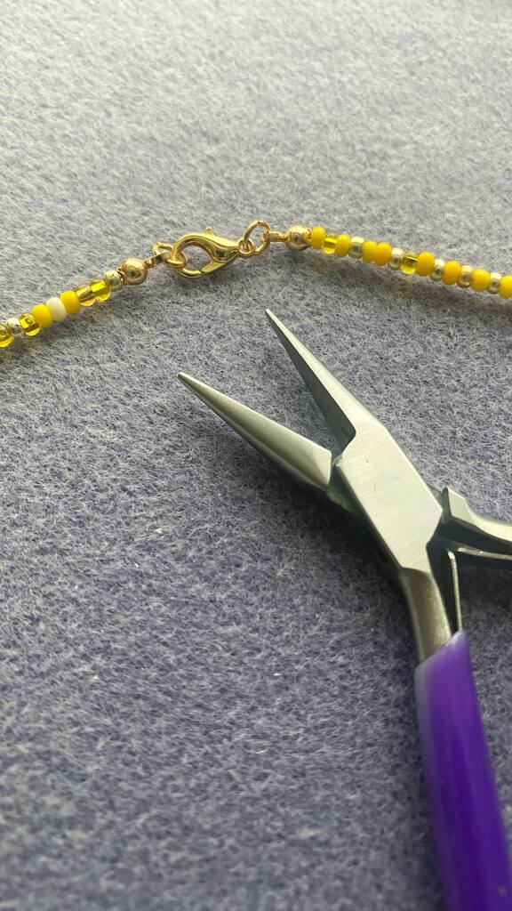 Are you a lefty or a righty? ✍️ 

Maybe you’ve never thought about it in regards to jewellery before. Most costume jewellery is made with the clasp on the right side, and I bet most of us (since the majority of the population have a dominant right hand) … instagr.am/reel/Cq8NZt8J-…