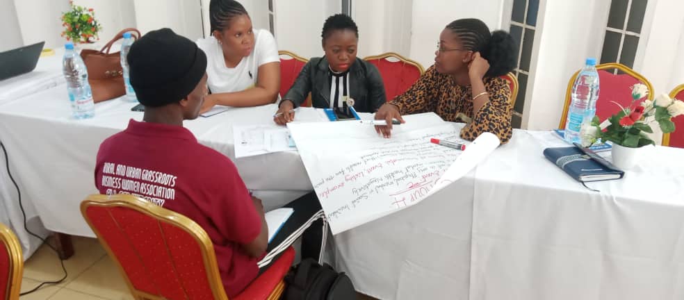 Reachoutreo's tweet photo. @MenEngageCameroon are reinforcing their community engagement methods. The ongoing training which started today is focussed on Psychosocial support and community dialogue.
#WeCare 
@MenEngageAfrica 
@SonkeTogether 
@USEmbYaounde 
@FRauCameroun
@WPSNCanada https://t.co/rouydpi96F
