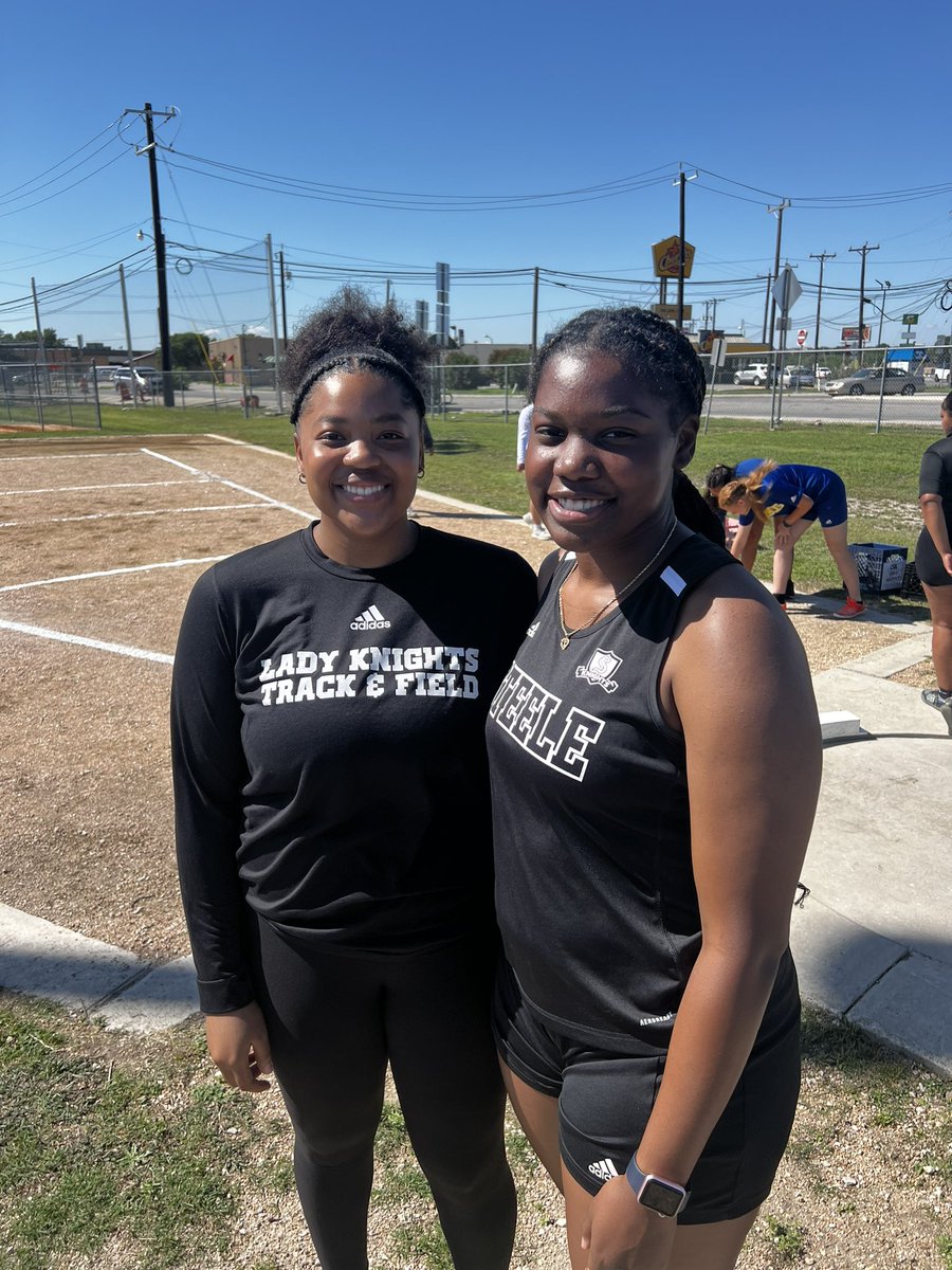 AggiewarSteve's tweet photo. Girls Area Qualifiers!! @miahhoops &amp; Tinaya Savala #GoKnights https://t.co/0nDynV54bX