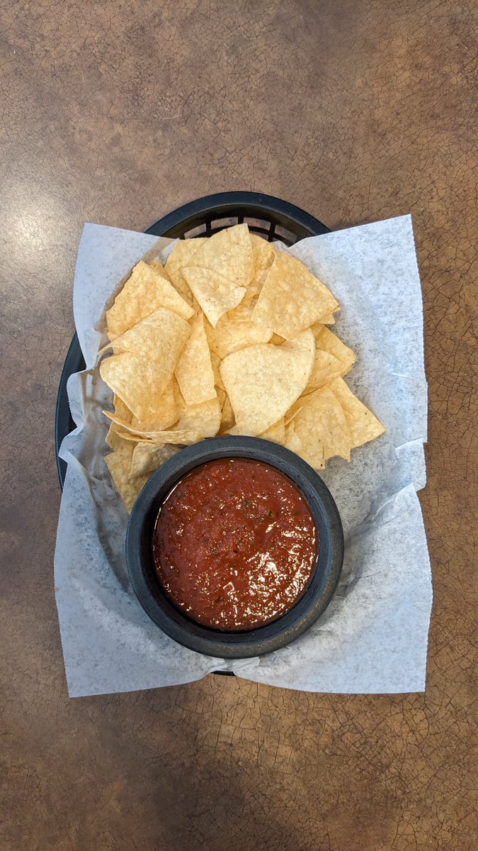 ElPicoSquare's tweet photo. We know what you're thinking. This is just a picture of some chips and salsa, so what? Except we make our salsa fresh. And you get this for free when you order up a tasty entree. Because who doesn't love chips and salsa? 

So what are you pairing together with yours today? https://t.co/gdusYTFes8