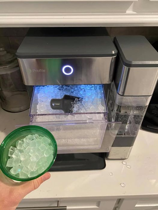 AmyCPhotos's tweet photo. I need one of these on my counter.
#GoodIce https://t.co/eZYm5vR3Rq