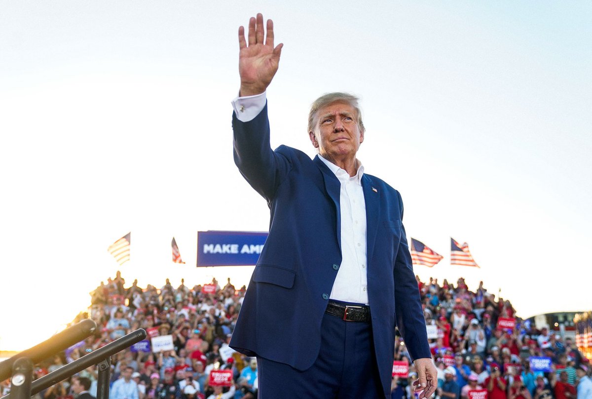 NewsweekPics's tweet photo. Can @realDonaldTrump  really win in 2024? Newsweek's cover feature looks at the former Presidents electability in the 2024 presidential race. Photo @jabinbotsford/ The Washington Post/Getty https://t.co/r0B1FZo0ls