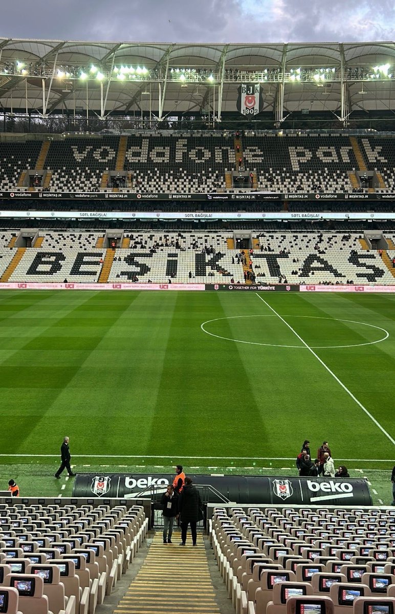 cem_bjk_06's tweet photo. Yaralarımızı beraber saracagız #togetherforTurkey (@ Vodafone Park in Beşiktaş, Istanbul) https://t.co/y8mppQQtd3 https://t.co/YkMCpycYLr