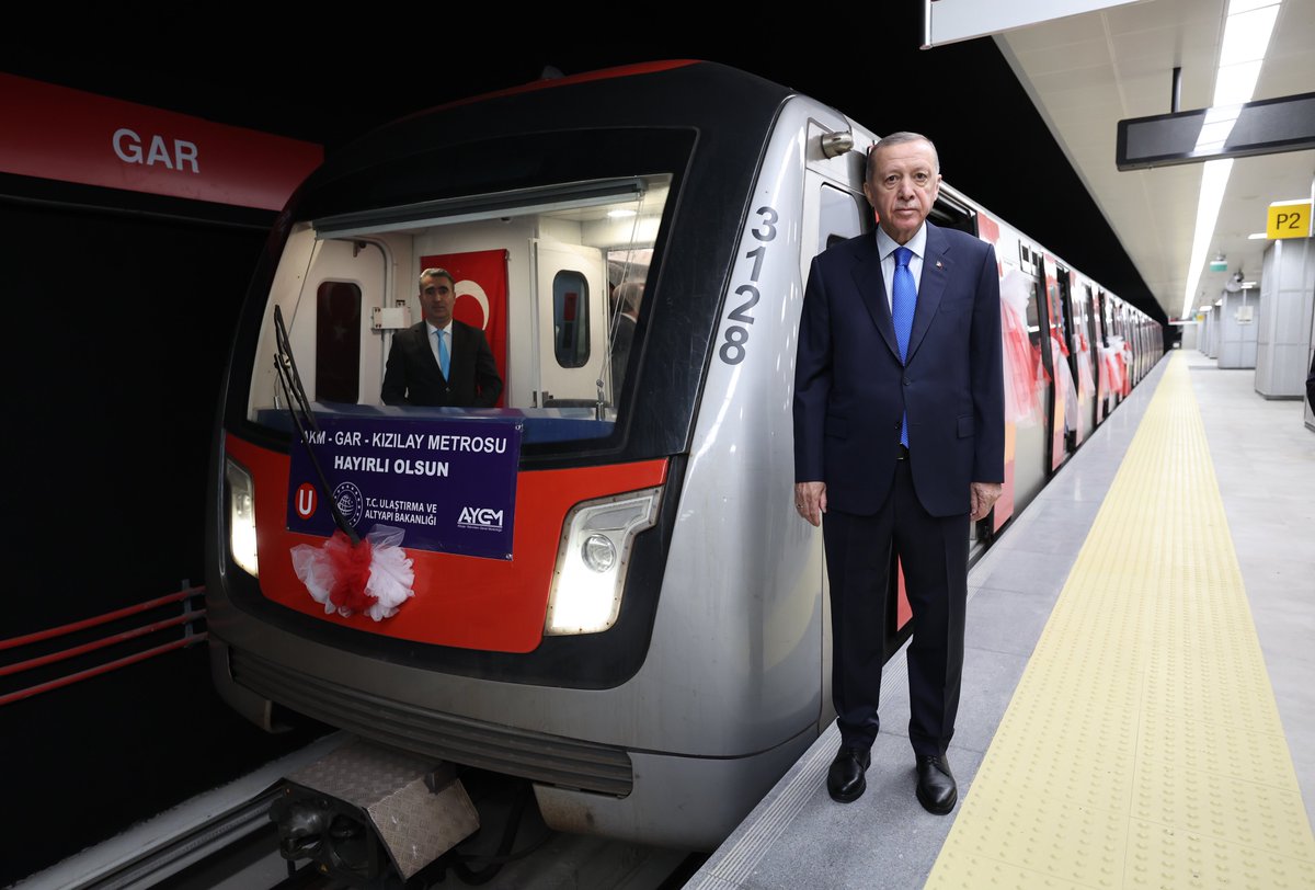 صدر ایردوان نے دارالحکومت انقرہ میں ہائی اسپیڈ ٹرین کا افتتاح کر دیا
#Ankara #HighSpeedTrain #Erdogan #Turkiye