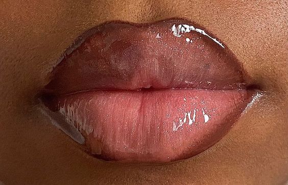 richskxn's tweet photo. Top tip for moisturised lips: 

- apply hyaluronic acid
- apply lip balm
- apply vaseline

(optional) add gloss✨✨ https://t.co/V2lIT7sCbE