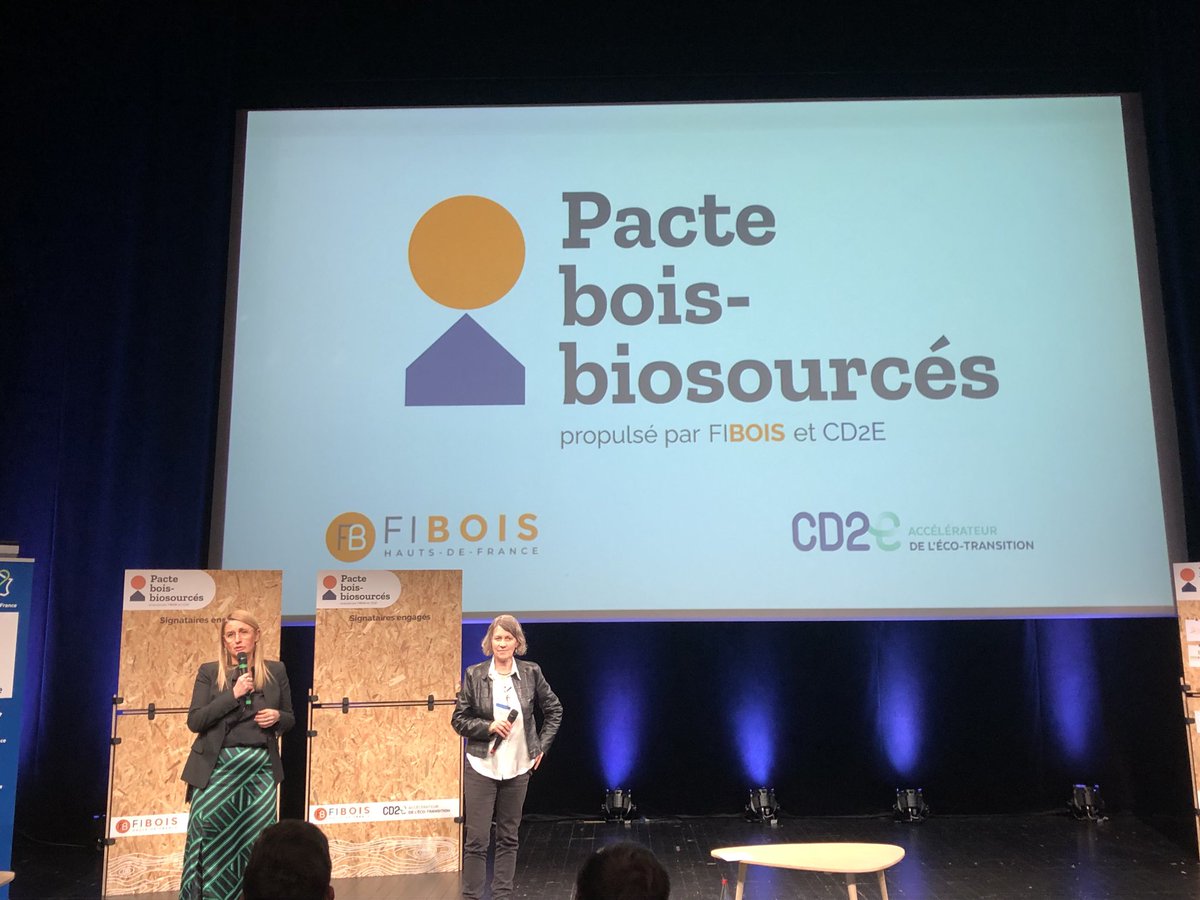 Signature du pacte Bois biosourcés  Hauts-de-France lors du forum bois construction à Lille.