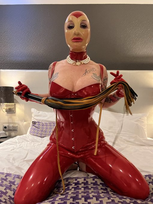 Which toy do you prefer? Let me know on https://t.co/erw0IeeM6A https://t.co/04iPxCfddy<a href="/tag/latex"class="tags"><span>#latex</span></a><a href="/tag/gummi"class="tags"><span>#gummi</span></a>