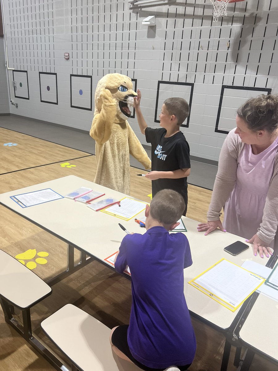Coronado305's tweet photo. It was a great night last night at our Math and Reading Night! #CoronadoGrowsGreatness #305GrowsGreatness https://t.co/IlR4NE2ST2