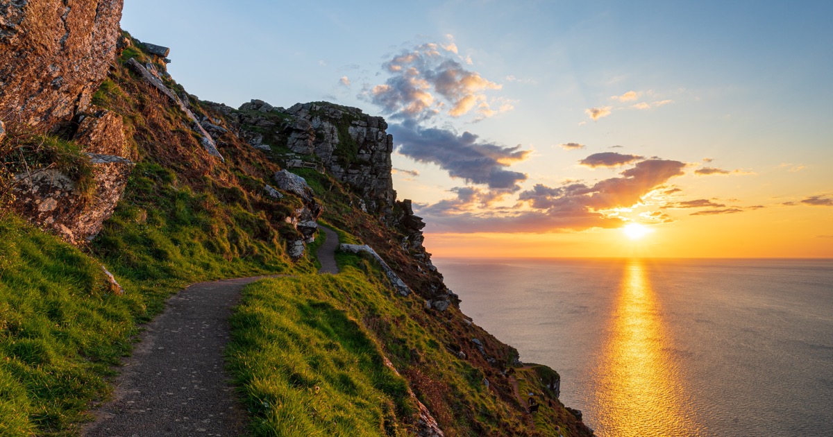 swcoastpath's tweet photo. Today marks exactly one month until we take the first step on our Trailblazer Walk at Minehead on 12 May!
Tickets are FREE to join the walk!
Make a difference and be part of this awe-inspiring event.🎫 https://t.co/Pr8KHvB0fz
📷 Dominik Bartberger
#exmoor #swcp #trailblazing50 https://t.co/gBkdbxjbfx