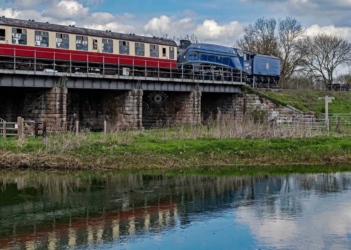 NeilTorr's tweet photo. Enjoyed a couple of short visits over the weekend to @N_V_R  Wansford to see 60007 Sir Nigel Gresley hard at work #sirnigelgresley #sirnigelgresleylocomotivetrust #heritagerailway #a4pacific #nvr #nenevalleyrailway #steam #steamlocomotive https://t.co/xePgWb4siX
