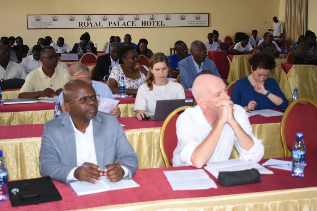RTNBurundi's tweet photo. Le Groupe Sectoriel Agriculture et Développement Rural #GSADR se réunit pour échanger sur les priorités du gouvernement dans les domaines de la sécurité alimentaire et de l'environnement et sur les missions des groupes thématiques pouvant contribuer au développement durable https://t.co/Y06KSe0S6v
