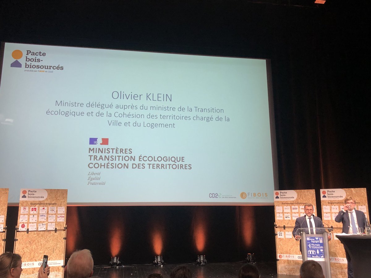 Signature du pacte Bois biosourcés  Hauts-de-France lors du forum bois construction à Lille. intervention d’Olivier Klein.