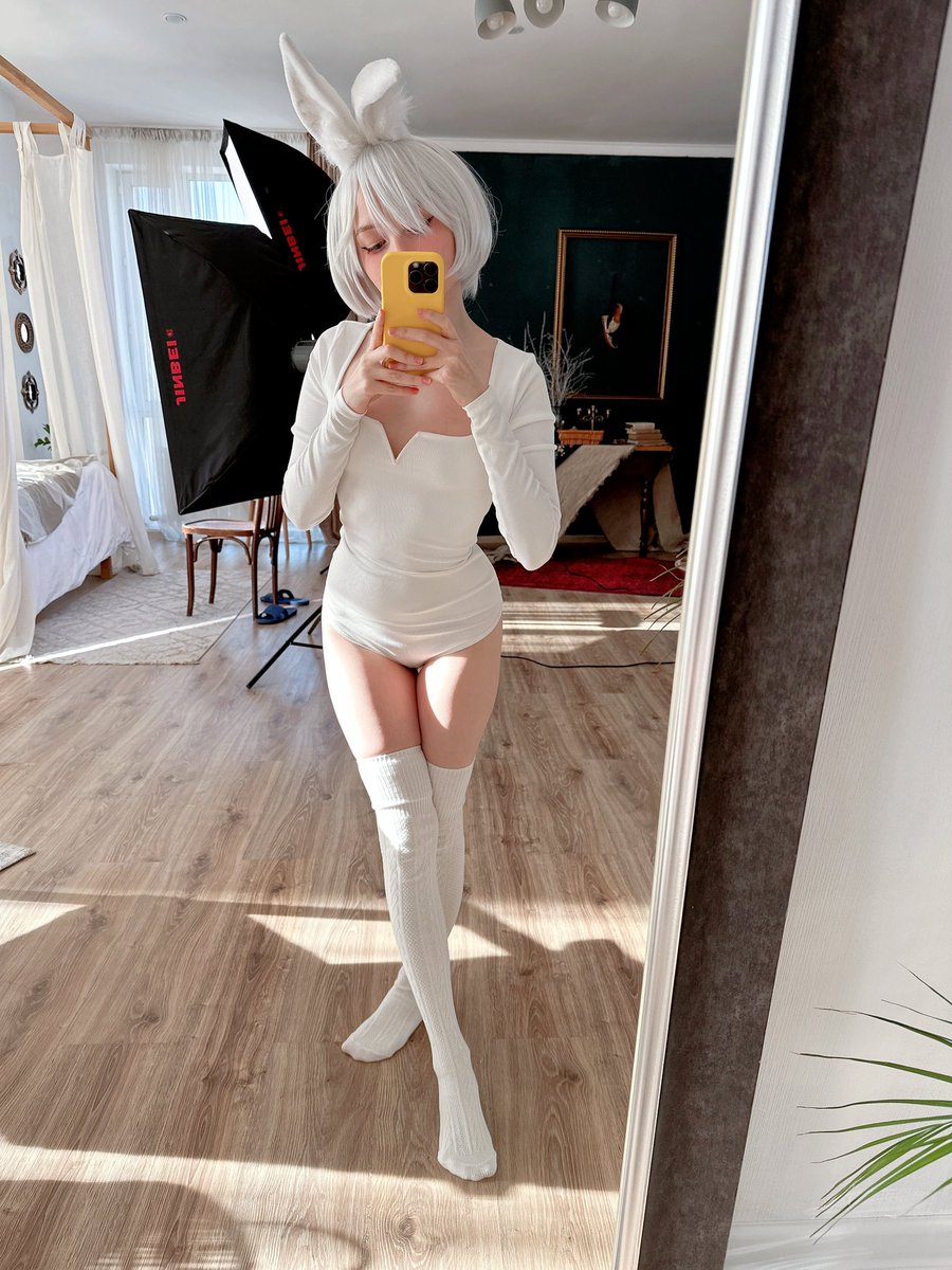 Franpaws's tweet photo. me or ps5? https://t.co/RtdQ7LEdeW