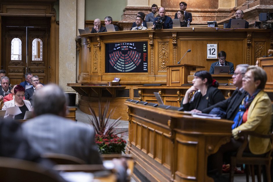 laliberte's tweet photo. Commentaire: En refusant de donner son aval aux crédits engagés dans l’opération de rachat de Credit Suisse par UBS, la majorité du Conseil national s’est élevée au rang des dirigeants de la défunte banque, celui d’une caste d’irresponsables. https://t.co/PG56BitjWK https://t.co/RiyjaB9nhz