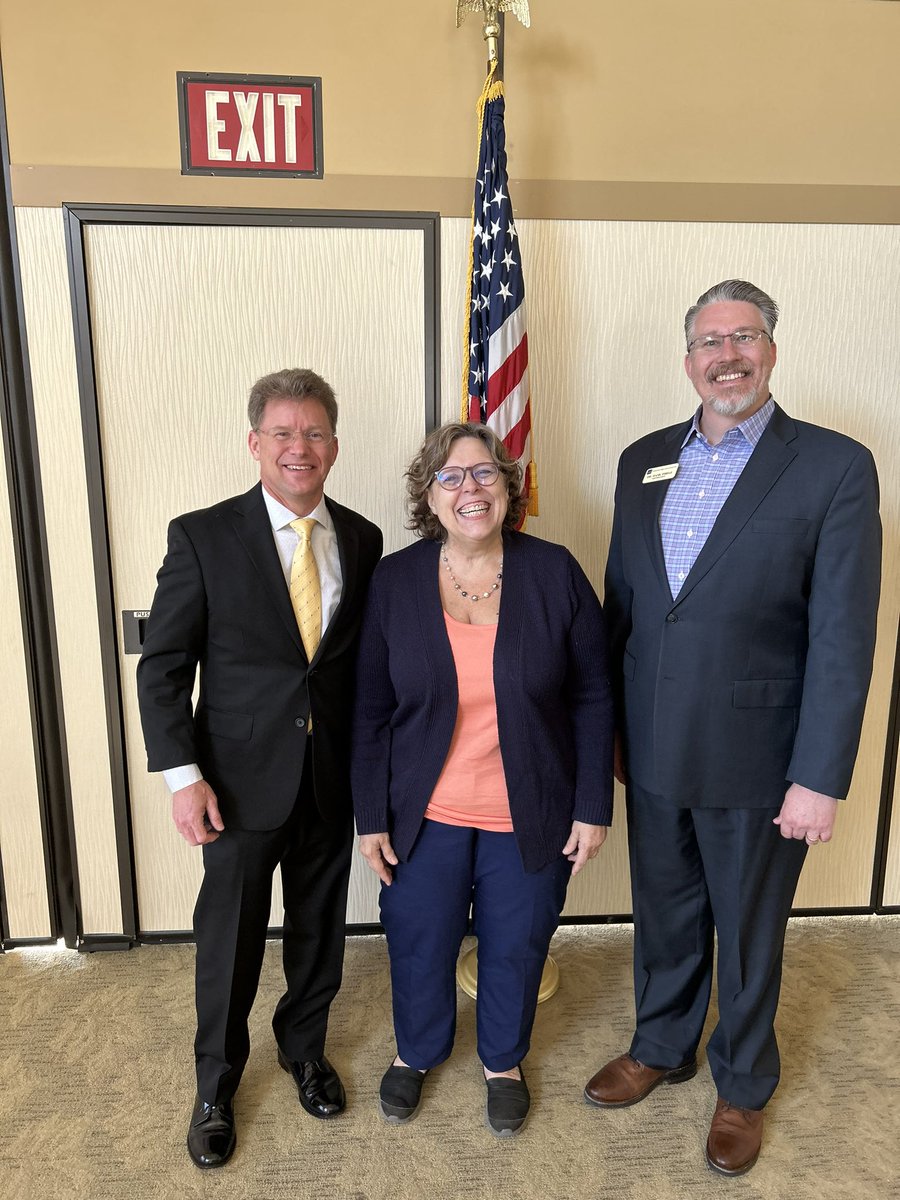henrythiele's tweet photo. I had the honor to recognize Board President Dr. Kupka and Vice-President Mr. Davenport for each of their 12 years of service to the @Dist_99 students and community at the #IASADuPage Awards Breakfast. Thank you both for your volunteer service! #99learns https://t.co/TMKauLClsE