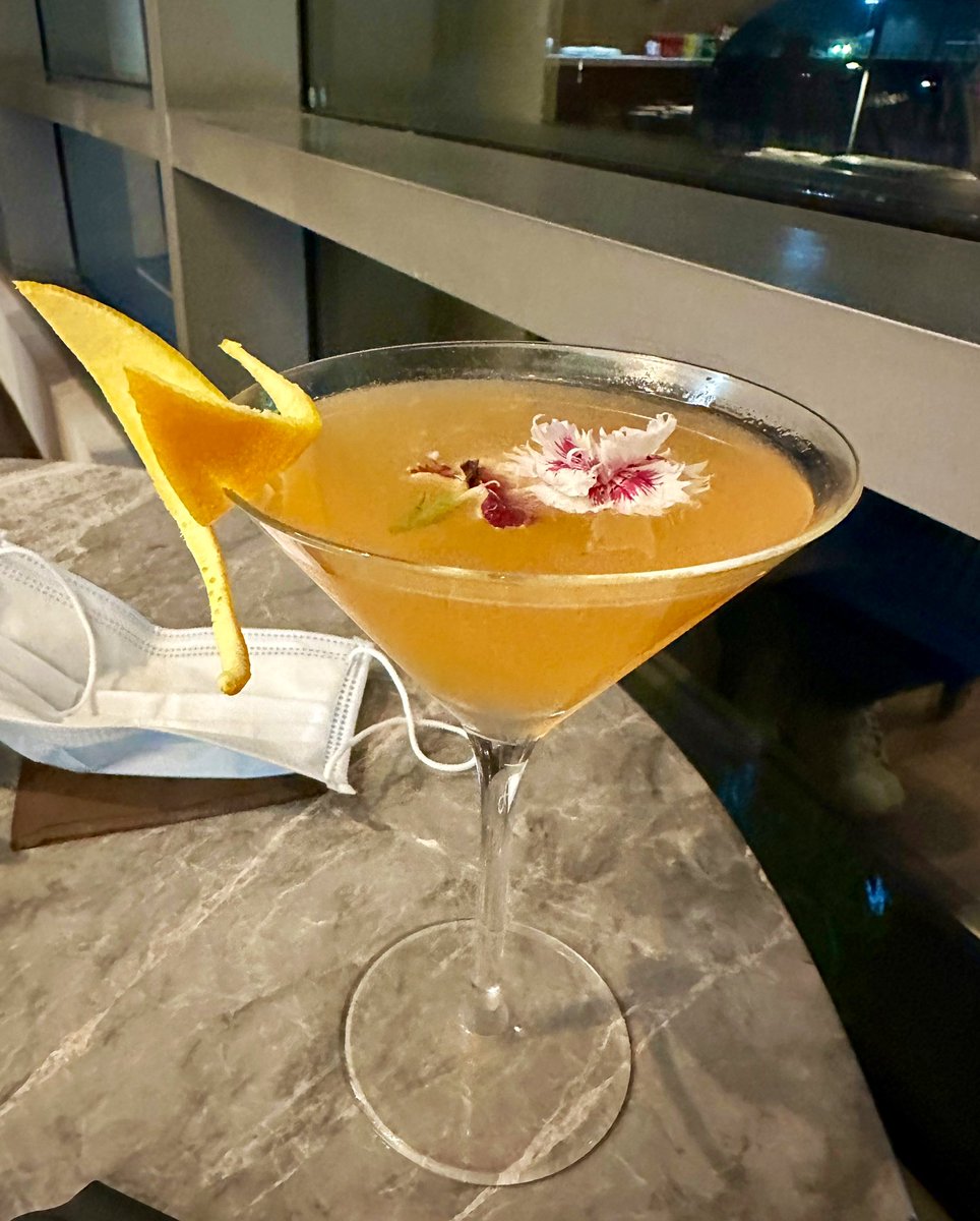 OntheRoadAJ's tweet photo. Sometimes the best medicine for a crazy week is a refreshing #HumpDay #cocktail &amp; a soothing #Avgeek view! 🍸✈️

#JuniperBar #gin #aerocity https://t.co/3uFSHCVGWp
