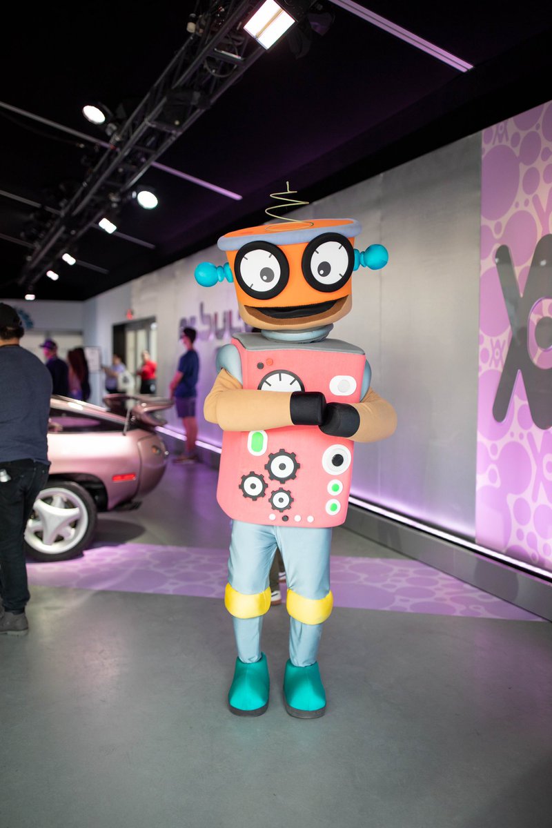 Wimeetherobot's tweet photo. Here’s a few snaps of Wimee at the SXSW Porsche Event! https://t.co/vNe7WlQui5