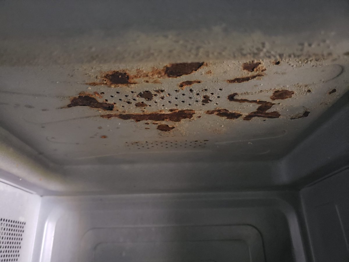 TogaraseiC's tweet photo. @PanasonicUK I'm shocked by the state of my microwave. I thought your products would be better quality than this - only had it for about 3 years (quite a bit less than my previous one). https://t.co/nxXuLY1XdQ