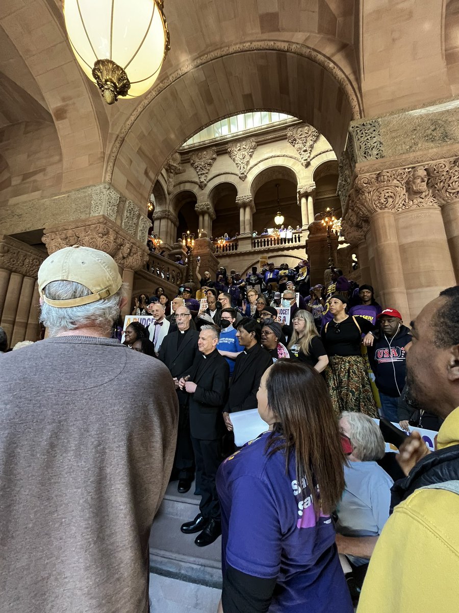 “It’s raining NOW,” says @RevDrBarber about @GovKathyHochul saving NYS’s budget surplus for a rainy day. We need to use that money to support our  failing healthcare system now! #EndHealthcareInjustice #ClosetheMedicaidGap #EndMedicalDebt #FairPay4Homecare