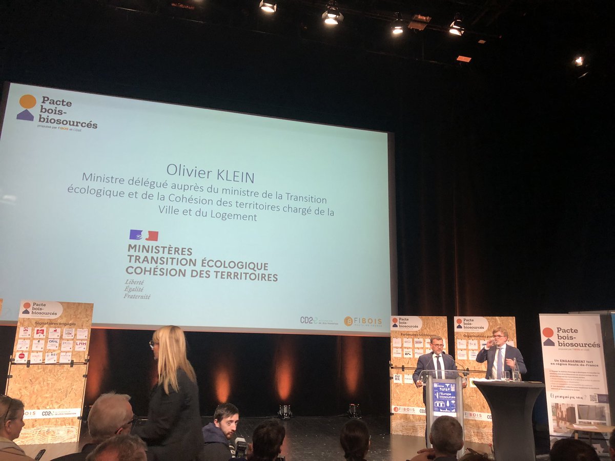 Deux Ministres pour la Signature du pacte Bois biosourcés  Hauts-de-France lors du forum bois construction à Lille.