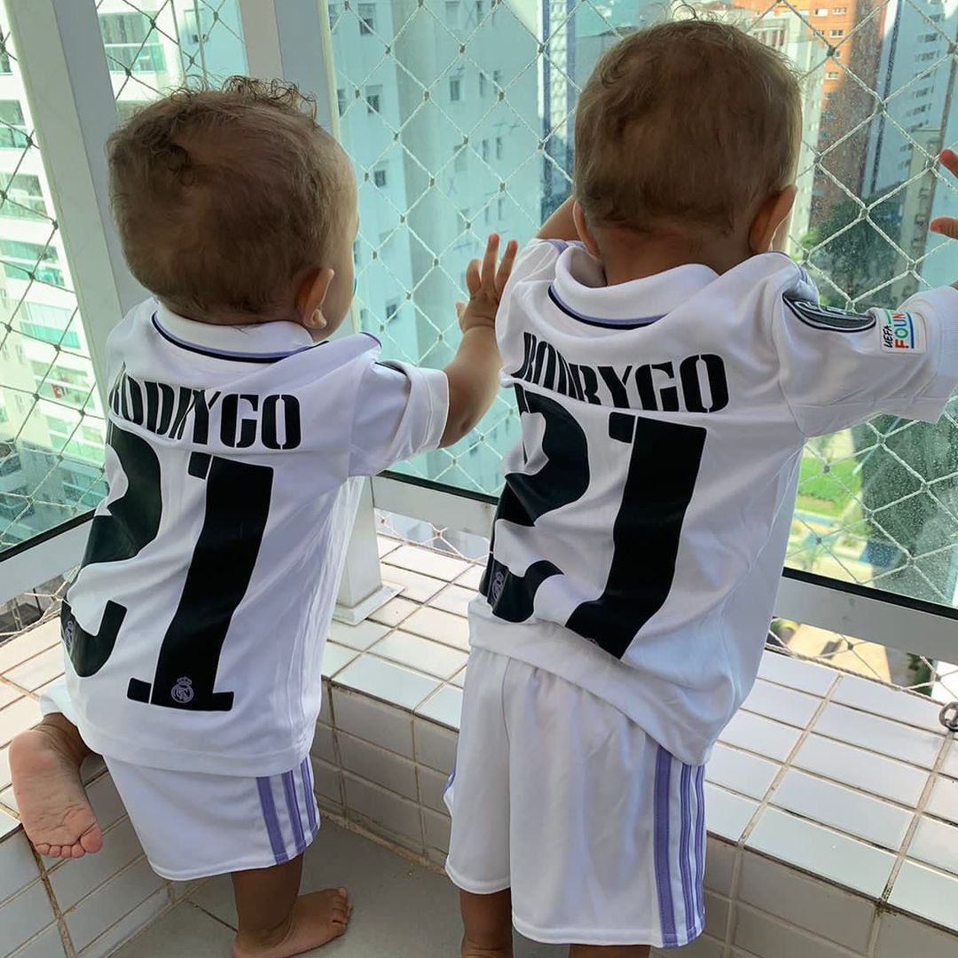 REAL MADRID ♥️ on X: "Los hijos de Rodrygo Goes preparados para apoyar a su padre esta noche. 🤍 https://t.co/gKASnPcwnK" / X