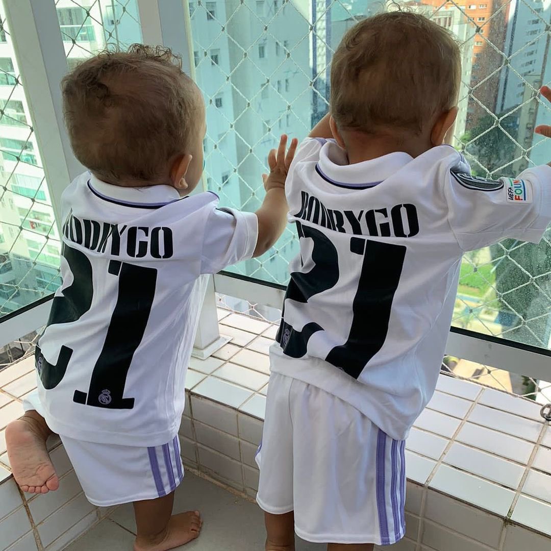 REAL MADRID ♥️ on X: "Los hijos de Rodrygo Goes preparados para apoyar a su  padre esta noche. 🤍 https://t.co/gKASnPcwnK" / X