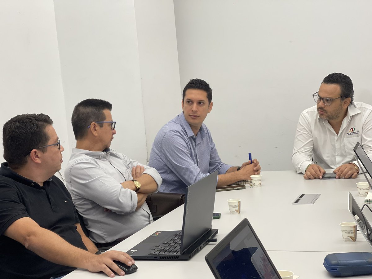 CesarCamiloHern's tweet photo. En Consejo Metropolitano de Planificación del AMB con los secretarios de Planeación de @AlcaldiaBGA, @Alcaldiafblanca, @AlcaldiaGiron, @alcpiedecuesta y @GobdeSantander hicimos revisión excepcional del
Plan de Ordenamiento Territorial de #Bucaramanga. https://t.co/zAUrdeLvRL