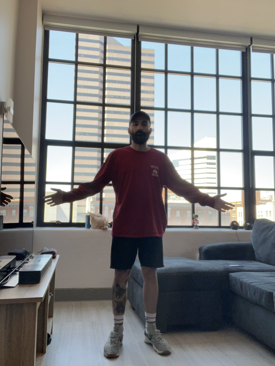 zoomthagreat's tweet photo. Finally have a couch in the new apartment #selfietimer https://t.co/lw9EUXb1P3