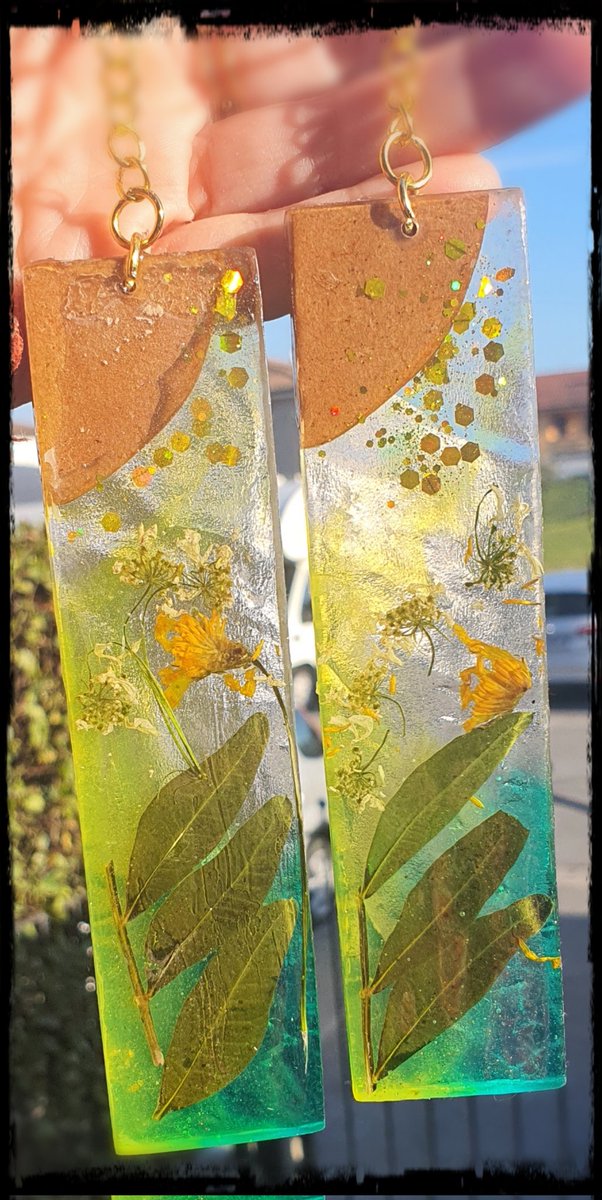 TemporaleDiLuce's tweet photo. Su commissione ❤️
#pendant #ciondolo #yellow #giallo #green #verde #trasparent #trasparenze #glitter #brillantini #flower #fiore #leaf #foglia #wood #legno #resin #resina #resinart #resinepoxy #resinaepoxi #handmade #fattoamano #handmadewithlove #fattoamanoconamore https://t.co/TLWq4V4Ne5