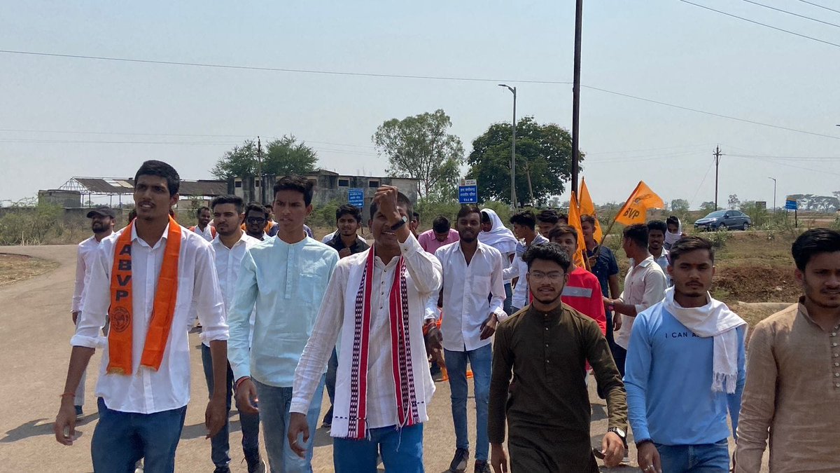 abvpcg's tweet photo. BHMS फाइनल ईयर छात्रों की परीक्षा परिणाम से संबंधित समस्याओं को लेकर ABVP द्वारा प्रदेश मंत्री @cgmanojvaishnav के नेतृत्व में पं. दीनदयाल उपाध्याय स्मृति स्वास्थ्य विज्ञान एवं आयुष विश्वविद्यालय, रायपुर में प्रदर्शन किया गया। 
#ABVPForStudents https://t.co/xt5Zmy6tlu