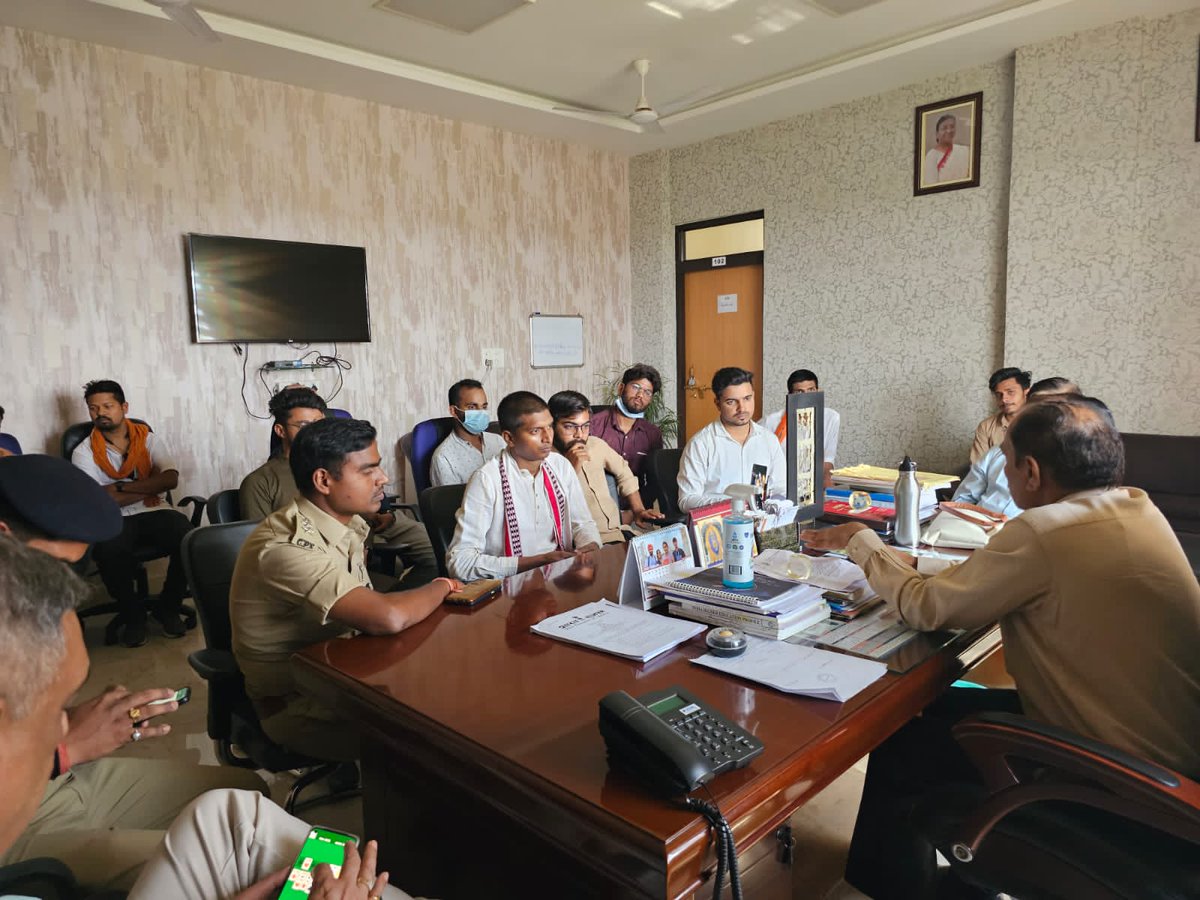 abvpcg's tweet photo. BHMS फाइनल ईयर छात्रों की परीक्षा परिणाम से संबंधित समस्याओं को लेकर ABVP द्वारा प्रदेश मंत्री @cgmanojvaishnav के नेतृत्व में पं. दीनदयाल उपाध्याय स्मृति स्वास्थ्य विज्ञान एवं आयुष विश्वविद्यालय, रायपुर में प्रदर्शन किया गया। 
#ABVPForStudents https://t.co/xt5Zmy6tlu