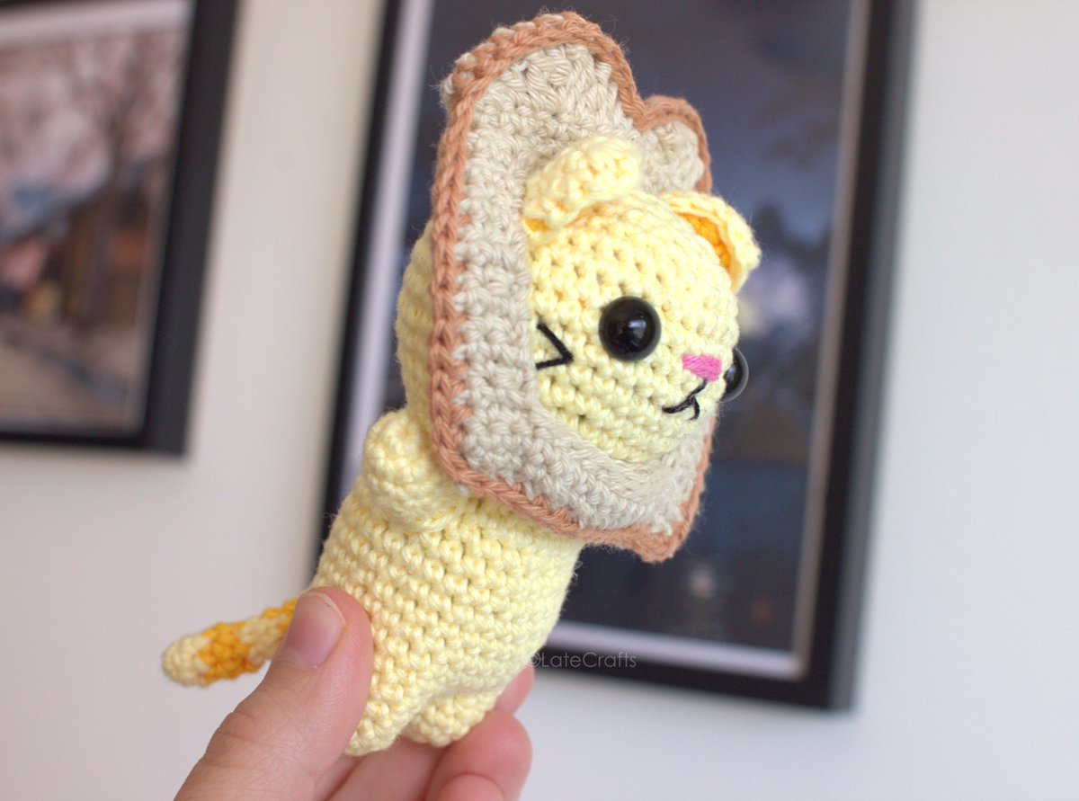 LateCrafts's tweet photo. My brother asked if I could make a cat sticking its head through bread slice. Here is bread kitty!
What  do you think about her? I was thinking about writing a pattern for the  bread kitty. I'm, however, unsure if she's cute enough 🤔 do tell me  what you think!

#amigurumi https://t.co/uENRNRQPdk