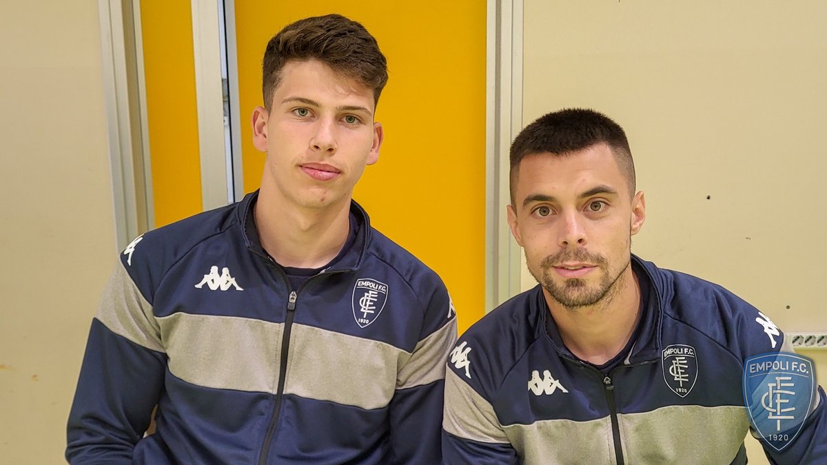 EmpoliFC's tweet photo. #ScuolaDelTifo 📸📸📸📸
Questo pomeriggio Alberto Grassi e Lovro Stubljar hanno fatto visita agli alunni della Scuola Primaria Sibilla Aleramo di #Spicchio, in un nuovo incontro del progetto portato avanti dall'Empoli con l'Unione Clubs Azzurri https://t.co/JfkaJ53gHU