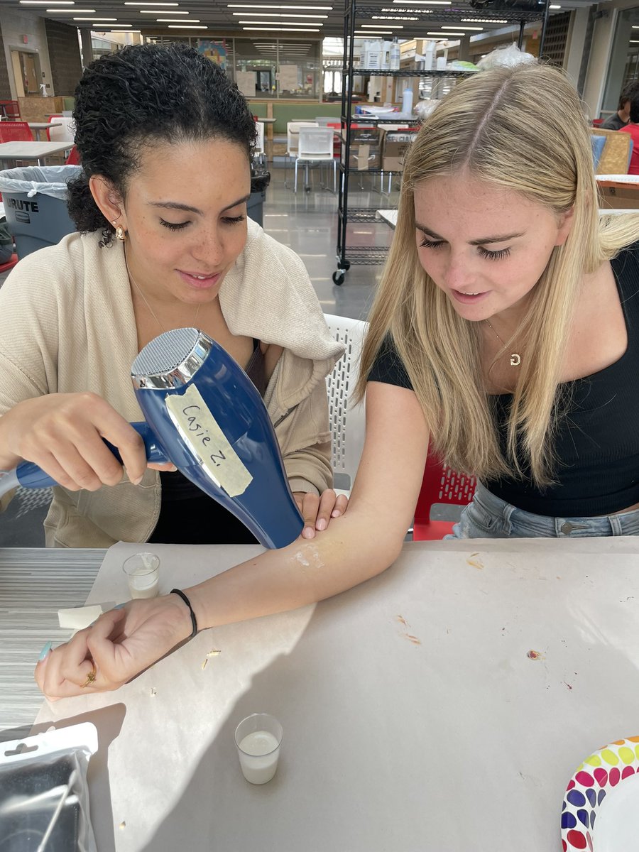 AgnesBrowning76's tweet photo. Professional make up artist and Emmy award nominee Milene Melendez was @IAFultonSchools with @sandersmccown students talking about her art @FCSCTAE #artsinstem #amazingtalents https://t.co/PzMH5rdhdL