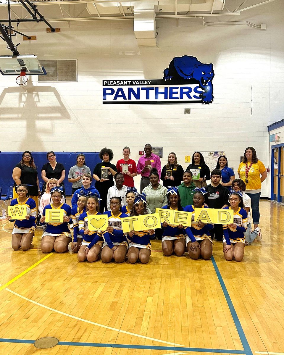 ShelbeyRoberts's tweet photo. Readers are leaders!💙📚 Thank you to the Pleasant Valley Panthers for inviting me to speak at your reading assembly today! These 4th through 8th graders were exceptionally attentive as we talked about books we’ve enjoyed and the way reading plays a role in our lives! #CIProud https://t.co/Km0bsInpYR