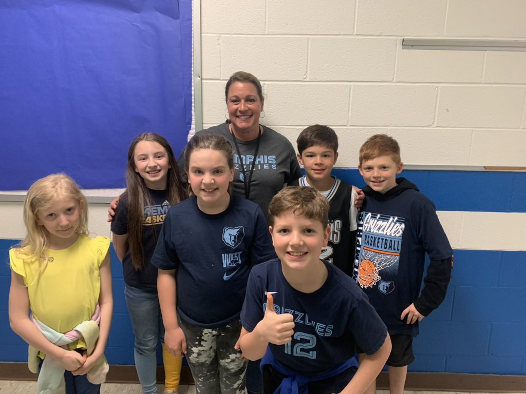 ATeam3rd's tweet photo. #GrizzSpiritDay #BigMemphis @memgrizz @oesrams https://t.co/agMILAuNmS